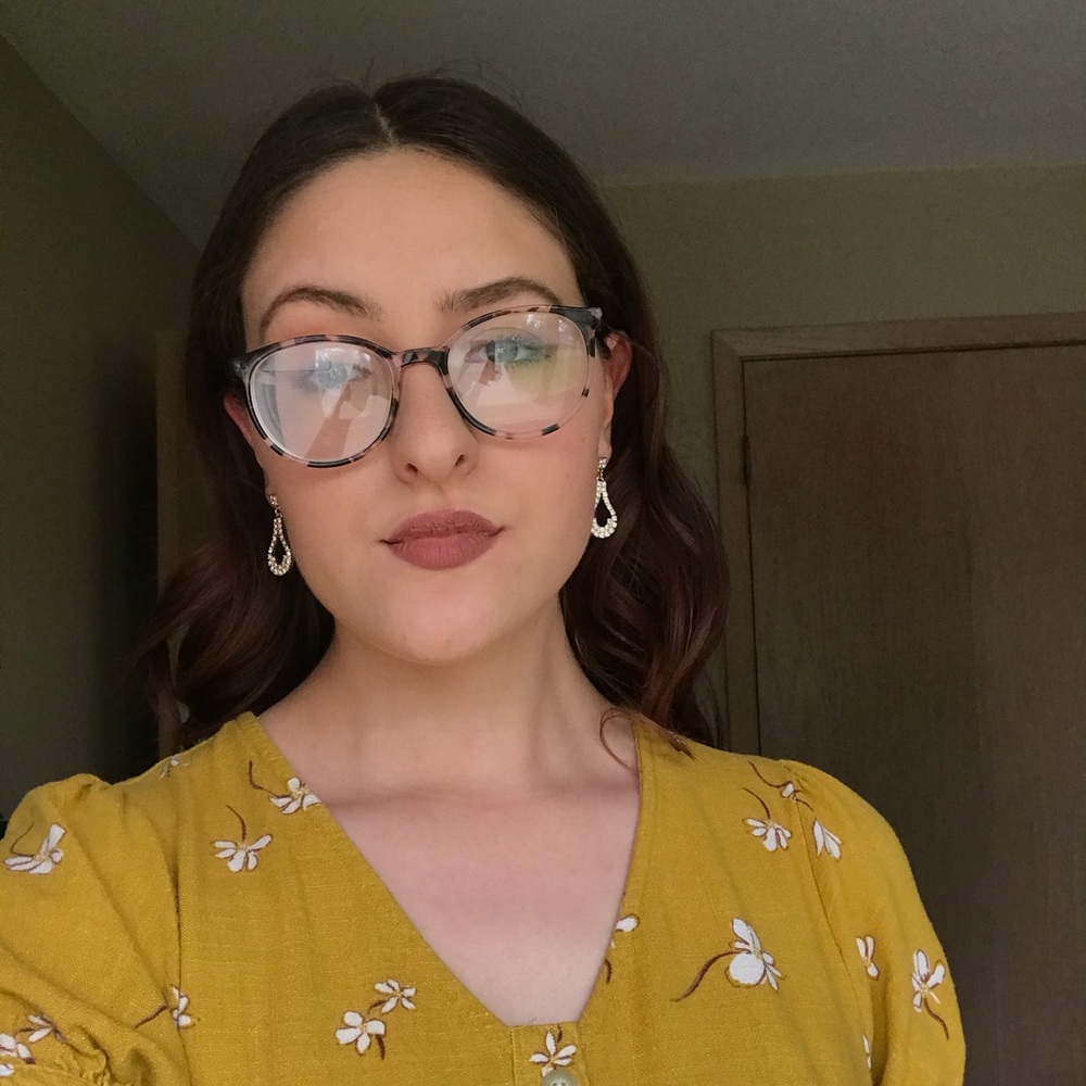 Meet your Posher, Ava